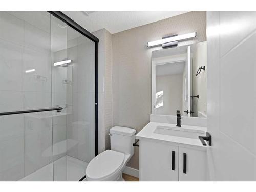 208 Whitehorn Crescent Ne, Calgary, AB - Indoor Photo Showing Bathroom