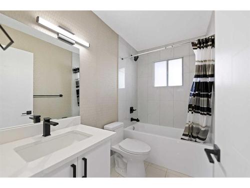 208 Whitehorn Crescent Ne, Calgary, AB - Indoor Photo Showing Bathroom