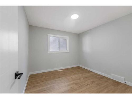 208 Whitehorn Crescent Ne, Calgary, AB - Indoor Photo Showing Other Room