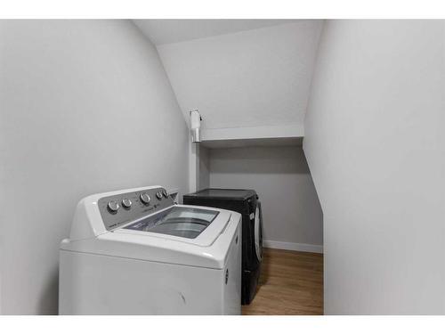 208 Whitehorn Crescent Ne, Calgary, AB - Indoor Photo Showing Laundry Room