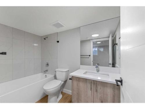 208 Whitehorn Crescent Ne, Calgary, AB - Indoor Photo Showing Bathroom