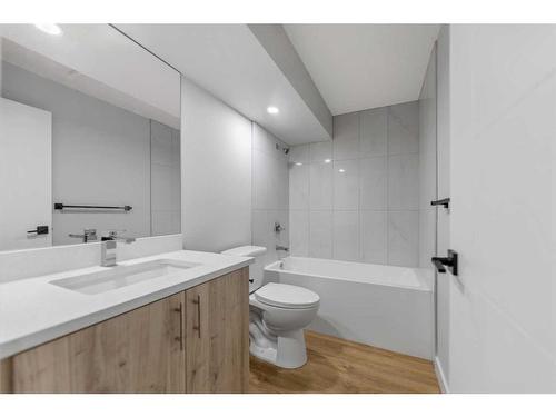 208 Whitehorn Crescent Ne, Calgary, AB - Indoor Photo Showing Bathroom