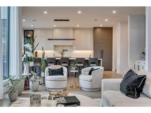 110 Lissington Drive Sw, Calgary, AB - Indoor Photo Showing Living Room