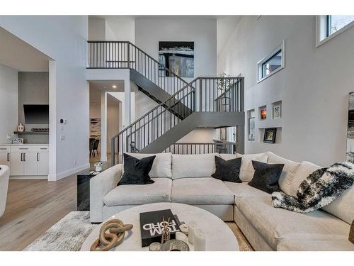 110 Lissington Drive Sw, Calgary, AB - Indoor Photo Showing Living Room