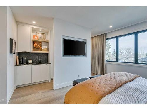 110 Lissington Drive Sw, Calgary, AB - Indoor Photo Showing Bedroom