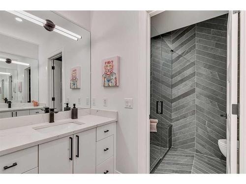 110 Lissington Drive Sw, Calgary, AB - Indoor Photo Showing Bathroom