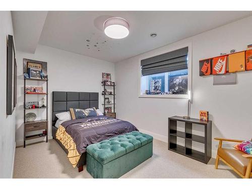 110 Lissington Drive Sw, Calgary, AB - Indoor Photo Showing Bedroom