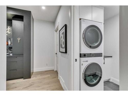 110 Lissington Drive Sw, Calgary, AB - Indoor Photo Showing Laundry Room