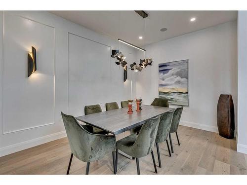 110 Lissington Drive Sw, Calgary, AB - Indoor Photo Showing Dining Room