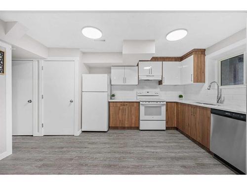 238 Maunsell Close Ne, Calgary, AB - Indoor Photo Showing Kitchen