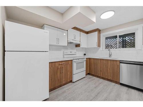 238 Maunsell Close Ne, Calgary, AB - Indoor Photo Showing Kitchen