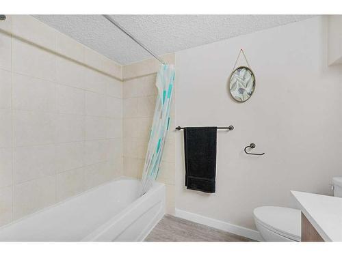 238 Maunsell Close Ne, Calgary, AB - Indoor Photo Showing Bathroom