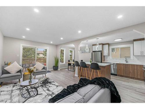 238 Maunsell Close Ne, Calgary, AB - Indoor Photo Showing Living Room