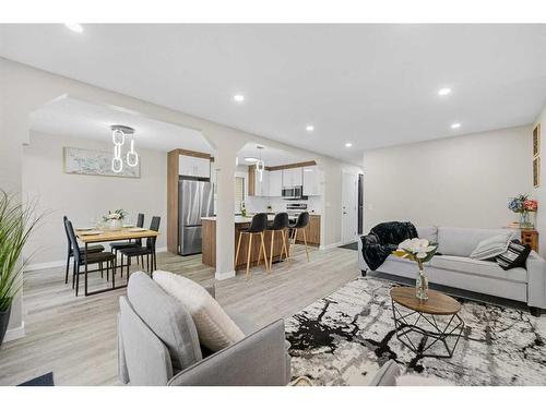 238 Maunsell Close Ne, Calgary, AB - Indoor Photo Showing Living Room