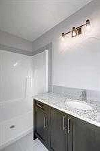 129 Cobblestone Gate Sw, Airdrie, AB - Indoor Photo Showing Bathroom