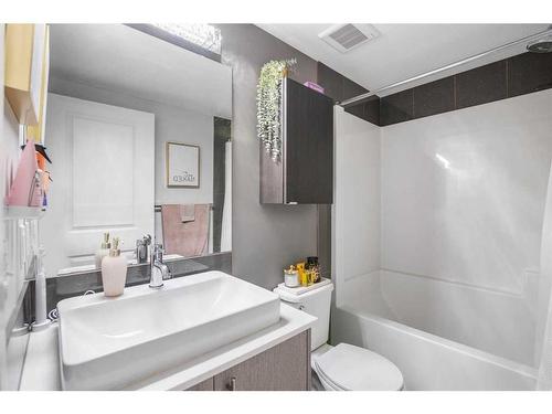 6406-302 Skyview Ranch Drive Ne, Calgary, AB - Indoor Photo Showing Bathroom