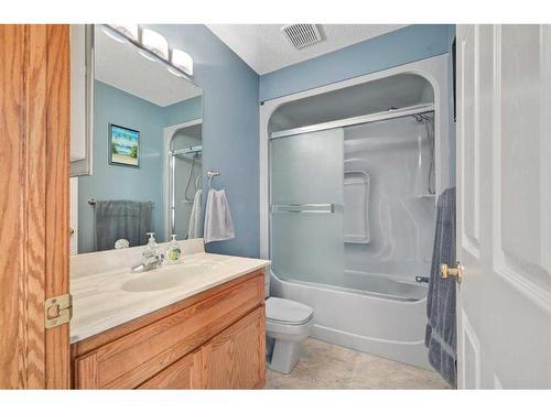 152 Del Ray Close Ne, Calgary, AB - Indoor Photo Showing Bathroom