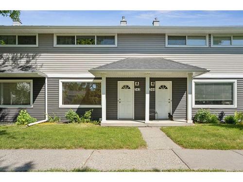 543 Regal Park Ne, Calgary, AB - Outdoor With Facade