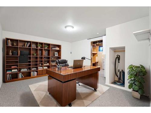 543 Regal Park Ne, Calgary, AB - Indoor Photo Showing Office