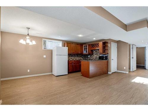 128 8 Avenue Se, High River, AB - Indoor Photo Showing Kitchen