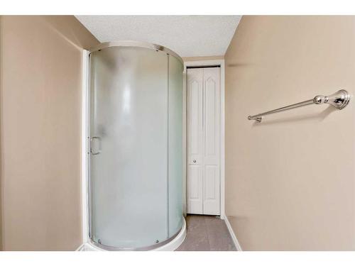 128 8 Avenue Se, High River, AB - Indoor Photo Showing Bathroom