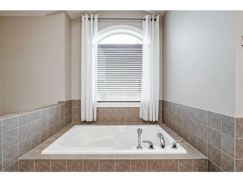 146 Evanspark Circle Nw, Calgary, AB - Indoor Photo Showing Bathroom