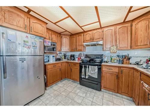 174 Donnelly Crescent, Red Deer, AB - Indoor Photo Showing Kitchen