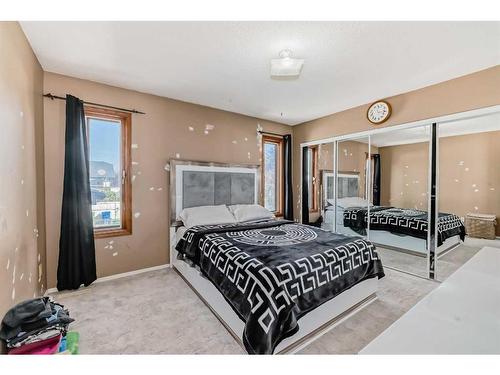 174 Donnelly Crescent, Red Deer, AB - Indoor Photo Showing Bedroom