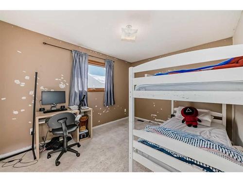 174 Donnelly Crescent, Red Deer, AB - Indoor Photo Showing Bedroom