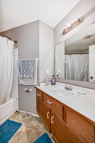 174 Donnelly Crescent, Red Deer, AB - Indoor Photo Showing Bathroom