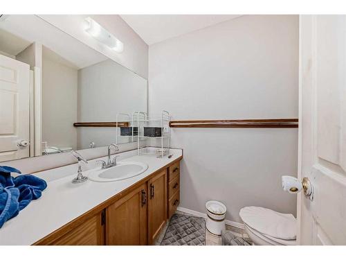 174 Donnelly Crescent, Red Deer, AB - Indoor Photo Showing Bathroom