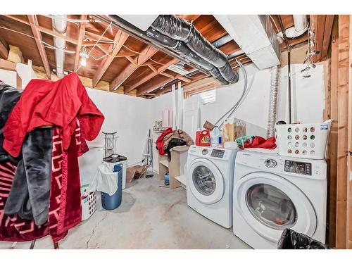 174 Donnelly Crescent, Red Deer, AB - Indoor Photo Showing Laundry Room