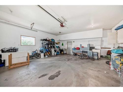 174 Donnelly Crescent, Red Deer, AB - Indoor Photo Showing Garage