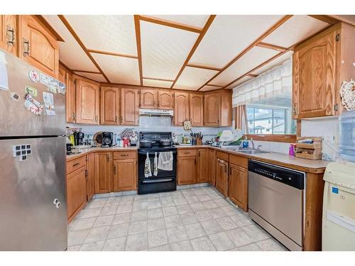 174 Donnelly Crescent, Red Deer, AB - Indoor Photo Showing Kitchen