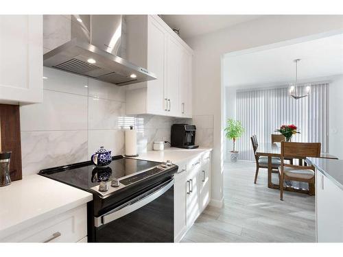 118 Ranchers View, Okotoks, AB - Indoor Photo Showing Kitchen