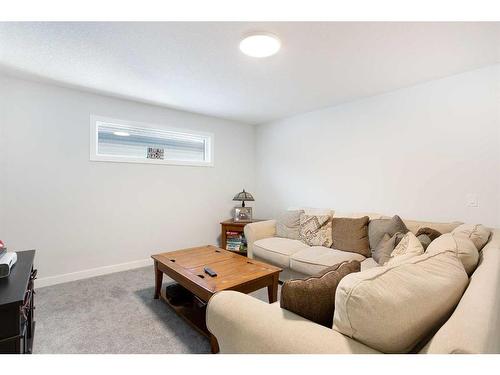 118 Ranchers View, Okotoks, AB - Indoor Photo Showing Living Room