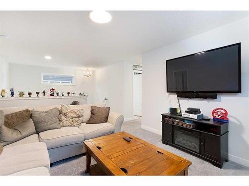 118 Ranchers View, Okotoks, AB - Indoor Photo Showing Living Room