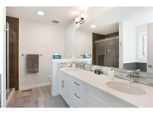 118 Ranchers View, Okotoks, AB - Indoor Photo Showing Bathroom