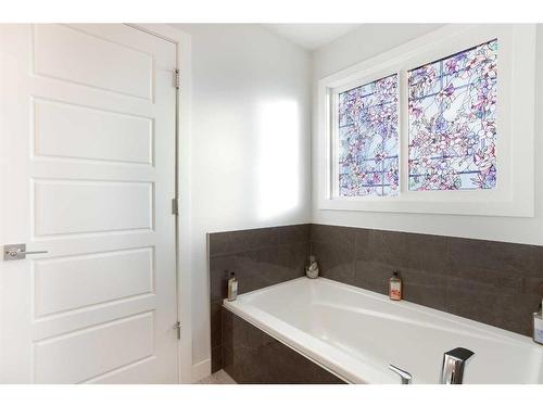 118 Ranchers View, Okotoks, AB - Indoor Photo Showing Bathroom