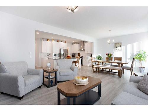 118 Ranchers View, Okotoks, AB - Indoor Photo Showing Living Room