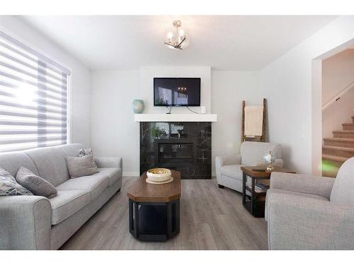 118 Ranchers View, Okotoks, AB - Indoor Photo Showing Living Room