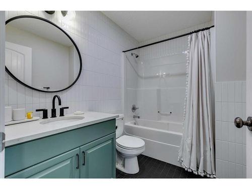 74 Silverado Range Heights Sw, Calgary, AB - Indoor Photo Showing Bathroom