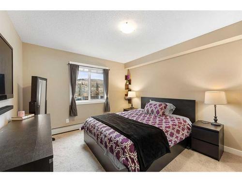 3211-625 Glenbow Drive, Cochrane, AB - Indoor Photo Showing Bedroom