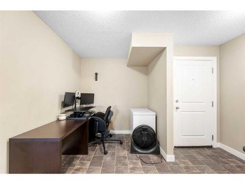 3211-625 Glenbow Drive, Cochrane, AB - Indoor Photo Showing Office