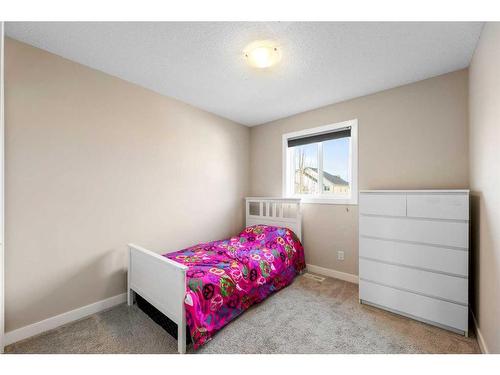 9 Belgian Street, Cochrane, AB - Indoor Photo Showing Bedroom