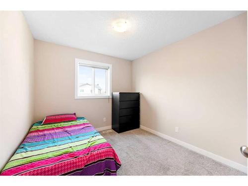 9 Belgian Street, Cochrane, AB - Indoor Photo Showing Bedroom