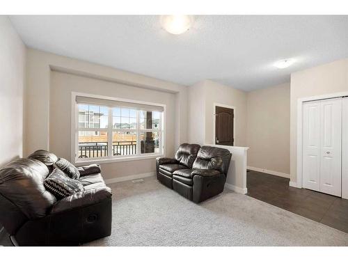 9 Belgian Street, Cochrane, AB - Indoor Photo Showing Living Room