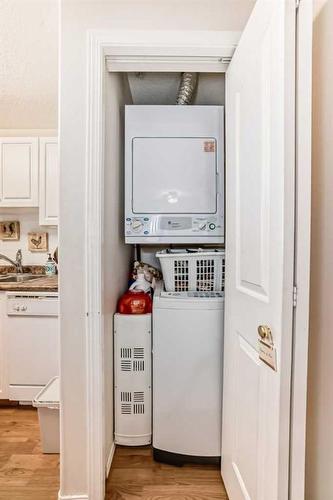 115-5000 Somervale Court Sw, Calgary, AB - Indoor Photo Showing Laundry Room