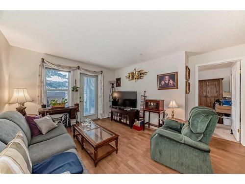 115-5000 Somervale Court Sw, Calgary, AB - Indoor Photo Showing Living Room