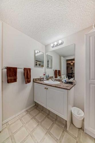 115-5000 Somervale Court Sw, Calgary, AB - Indoor Photo Showing Bathroom